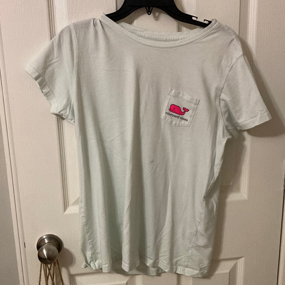 Vineyard Vines tshirt